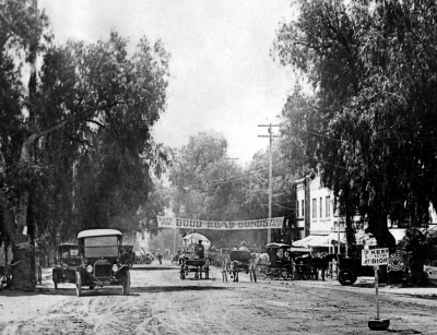 Central Avenue in 1915 just after incorporation looking south from Sespe Avenue.  This was after incorporation with a bond for paving the streets coming up for a vote. Photos courtesy Fillmore Historical Museum.