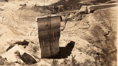 Pictured above is the “Tombstone” which is all that remained standing after the collapse in 1928.