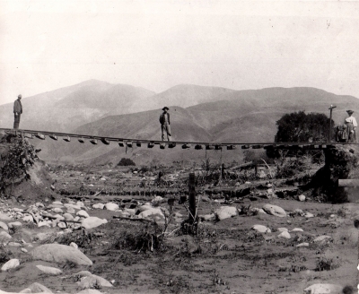 1914 remains of the Sespe RR crossing.