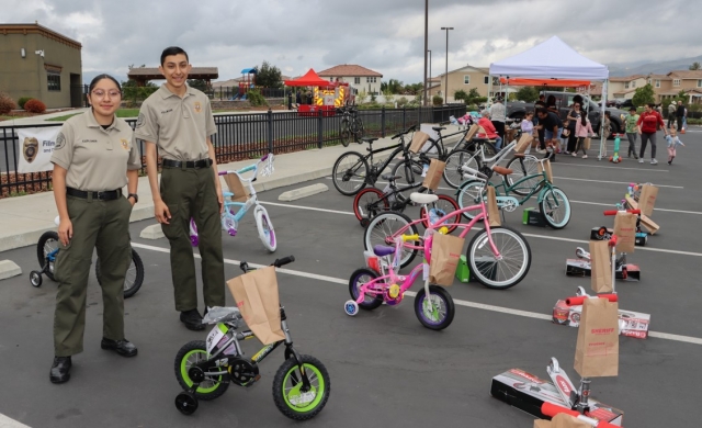 On Saturday, September 30th from 9:00 a.m. to noon at Rio Vista Elementary School, Fillmore Police Citizens Patrol and Ventura County Sheriffs Office held a Bicycle Rodeo. They offered a bicycle course, free helmets, raffles prizes, and more. Photo credit Angel Esquivel-AE News. 