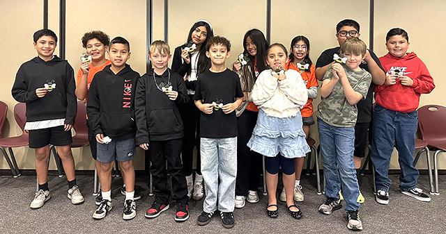 Rio Vista Elementary School Principal Kayleigh Kelp said, “Congratulations to our Spelling Bee Champion! Rio Vista held its annual school spelling bee, and we are proud to announce that Akina Osido from Ms. DeMeritt’s class is this year’s winner! Akina will represent Rio Vista in an upcoming online competition, with the goal of advancing to the Ventura County Spelling Bee. We wish Akina the best of luck as she represents our school! We are proud of all our Rio Vista Roadrunners who competed and showed perseverance, confidence, and strong spelling skills!” Courtesy https://www.facebook.com/484802076990777/posts/1377773727693603. See more photos online at www.FillmoreGazette.com.