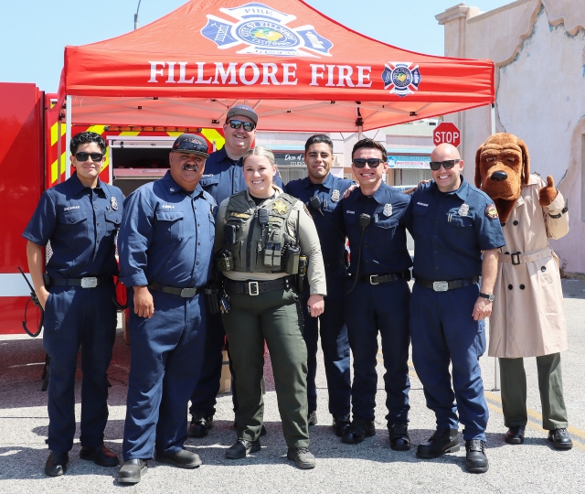With Fourth of July approaching, firework safety is crucial to prevent accidents, injuries, and fires. On Thursday, June 26th, from 10am to noon, Fillmore Sheriff’s had a great day engaging with the community to educate them on safe practices to ensure a safer celebration for all. Thank you to Fillmore City Fire Department, Ventura County Probation, Sheriff’s Bomb Squad, Sheriff’s K9, Sheriff’s S.W.A.T members, CHP, and local supporters Starbucks Coffee and Roan Mills Bakery. Photo credit Angel Esquivel.