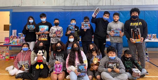 On December 15th, the Santa Clara Valley Boys & Girls Club gave a big shout out to @trusportz_company for the large donation of gifts to the Fillmore club. All the kids had an early Christmas. Photos courtesy SCV Boys & Girls
Club Facebook page.