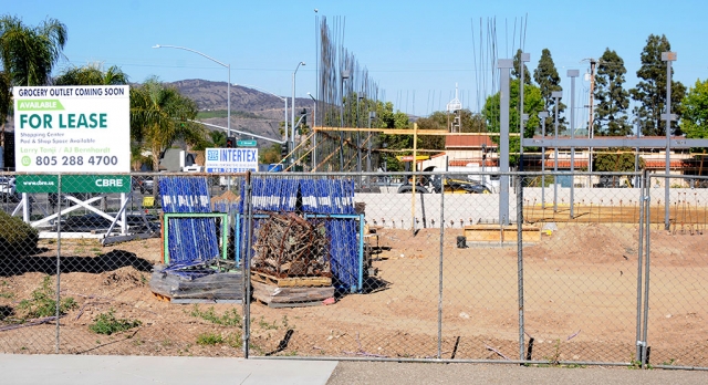 Progress moving fast at the Grocery Outlet construction site at the corner of Ventura and C Street near Fillmore’s Dollar General. Poles, rebar and cement blocks can be seen starting to go up.
