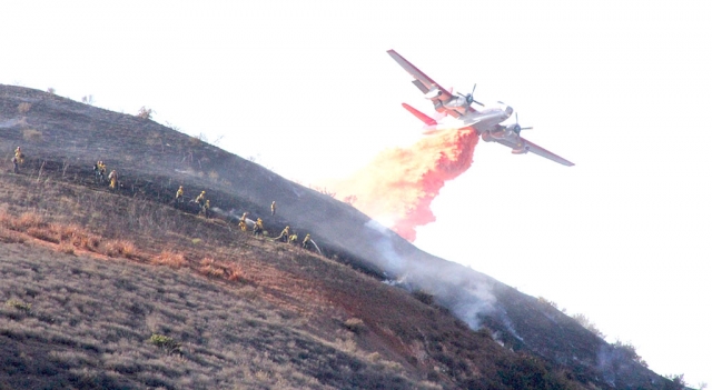 A brush fire broke out on Tuesday, June 18th, east of Fillmore. By Tuesday evening a little over 62 acres had burned and was 60% contained. Fillmore, Santa Paula, Ventura and Los Angeles County Fire Departments, along with four aircraft assisted with the fire. Photos Courtesy Sebastian Ramirez