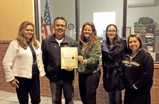 (l-r) Ari Larson VP, Martin Guerrero receiving award for Skillin-Carroll Mortuary, Cindy Jackson President, Renae Stovesand and Irma Magana