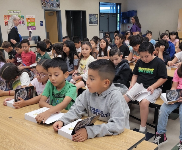 Pictured above and inset is Mountain Vista School. Thank you again to our Fillmore Rotary Club and Ventura County Sheriff’s Dept for donating dictionaries to our 3rd grade Wildcats! Our students learned about Braille, Sign Language, and the California State Flower with their dictionaries! Photos courtesy https://www.facebook.com/504261341700301/posts/1029947942464969.