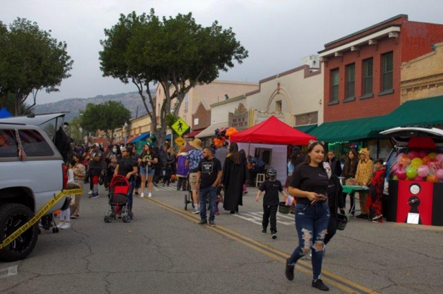 On Sunday, October 31st, on All Hollows Eve, the City of Fillmore hosted their 3rd annual Trunk or Treat event on Central Avenue. Car trunks were decorated by different clubs, groups, school clubs and more. From 5pm to 8pm the streets of downtown Fillmore were overrun by monsters, witches, hero’s, fire fighters, goblins, princesses and more to get their candy on All Hollows Eve. Photos courtesy Angel Esquivel-AE News.