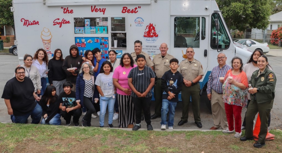 On Monday, June 12th, One Step A La Vez hosted “Get the Scoop, Cones with Cops”. All members of the community were welcome and ate free ice cream from Mister Softee. They also learned more about One Step A La Vez, including summer programming available to those 13-19 years of age. The Fillmore Patrol Services were also out there with the community. Photo credit Angel Esquivel-AE News.