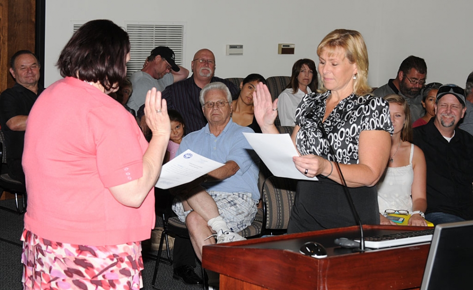 Diane McCall was sworn in Tuesday as the new Fillmore City Councilmember. McCall, 47, of Fillmore was appointed to a seat on the Fillmore City Council by a majority of sitting council members at Tuesday night’s regular council meeting. Diane served for 6 years on the planning commission. Her valuable work on the commission was cited by council members as a reason to welcome her to her new position.