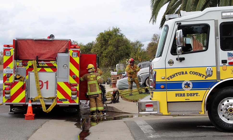 On December 13th, 2021, at 10:20am, Fillmore City Fire (E91) and Ventura County Fire were dispatched to a reported structure fire in the 800 block of 2nd Street, across from Fillmore Middle School. Arriving crews found an active fire and quickly knocked it down by 10:30am. AMR Paramedics were also requested to assess a smoke inhalation patient. Red Cross was notified for what was being described as two adults who were going to be displaced, according to radio traffic. Cause of the Fire is under Investigation. Photos courtesy Angel Esquivel-AE News.