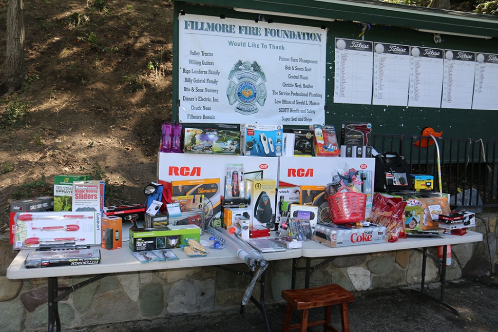 A prize table was presented at the tournament.
