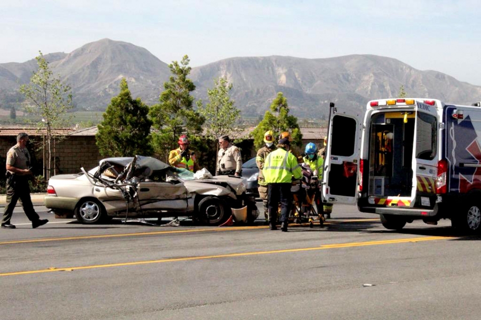 On Thursday, April 15, 2021 at 9:30am, the Ventura County Sheriff ’s Department, Fillmore Fire Department and AMR Paramedics were dispatched to a traffic collision located at Ventura Street (126 Highway) / Santa Clara Street, Fillmore. Arriving fire crews reported a semi truck and Toyota Corolla involved, with one person needing extrication and
transported to VCMC, condition unknown. Toyota was reported in the center divider, with the semi on side lane, condition unknown. Police units shut down westbound traffic lanes until roadway was cleared. Cause of the crash is under investigation. Photo courtesy Angel Esquivel-AE News.