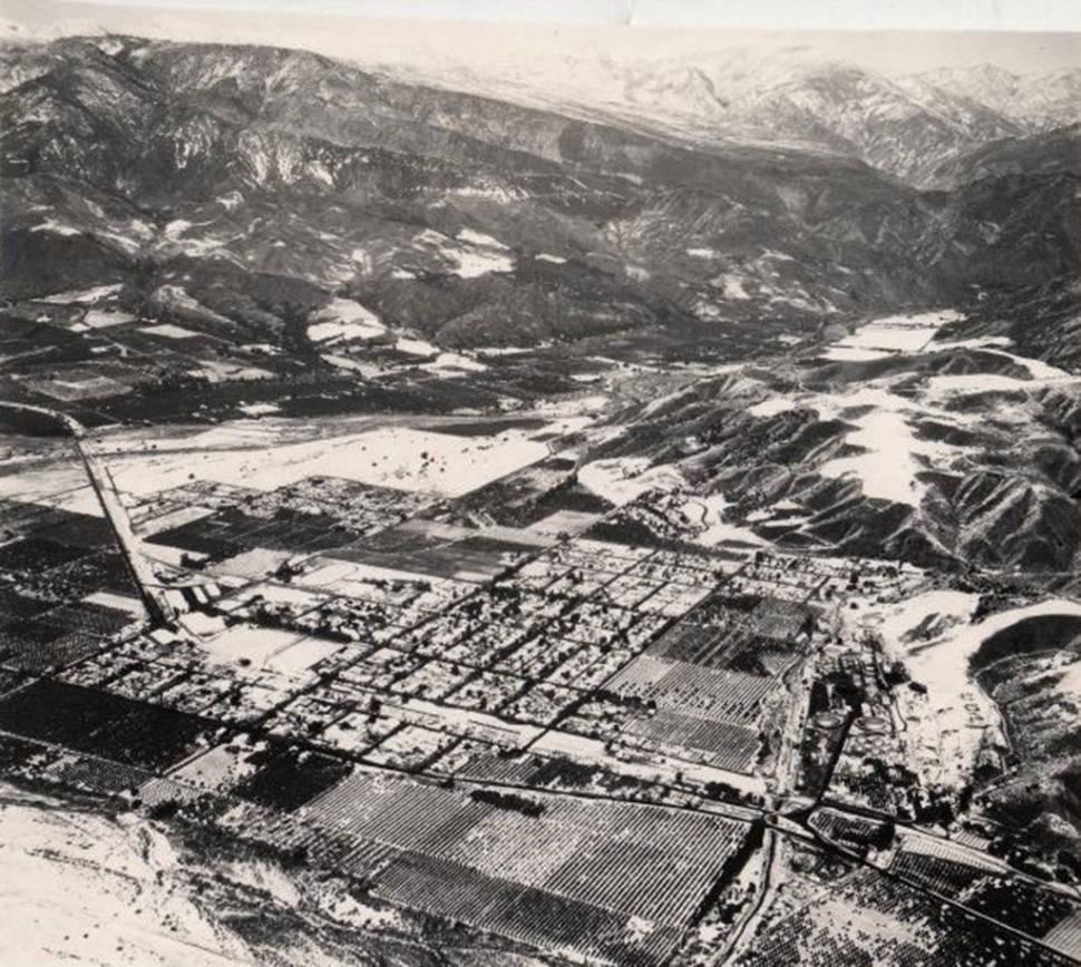 Aerial photo on snow.