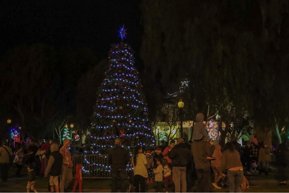 Fillmore will host its annual Tree Lighting event this Saturday, December 1st at 6pm. All are welcome to come out and enjoy the festivities with music, food, performances and more. Above is a photo from last year’s Tree Lighting. Photo credit Angel Esquivel.